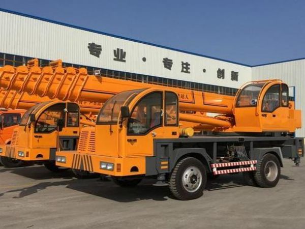 安阳县吊车租赁_随车吊出租吊装设备齐全