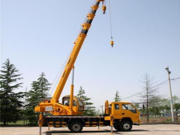 安阳市吊车公司_选择吊车出租的5大优势